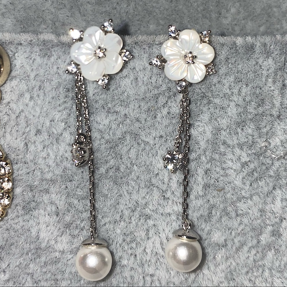 New handmade earrings with white flower& pearl
